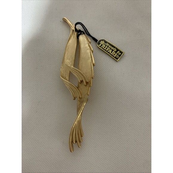 Vintage Trifari Gold Tone Pin Brooch Feather, Grass Shape New With Tag MadeUSA - Picture 3 of 12